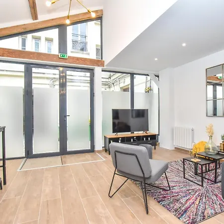 Cmg Place De La Nation / Voltaire * باريس